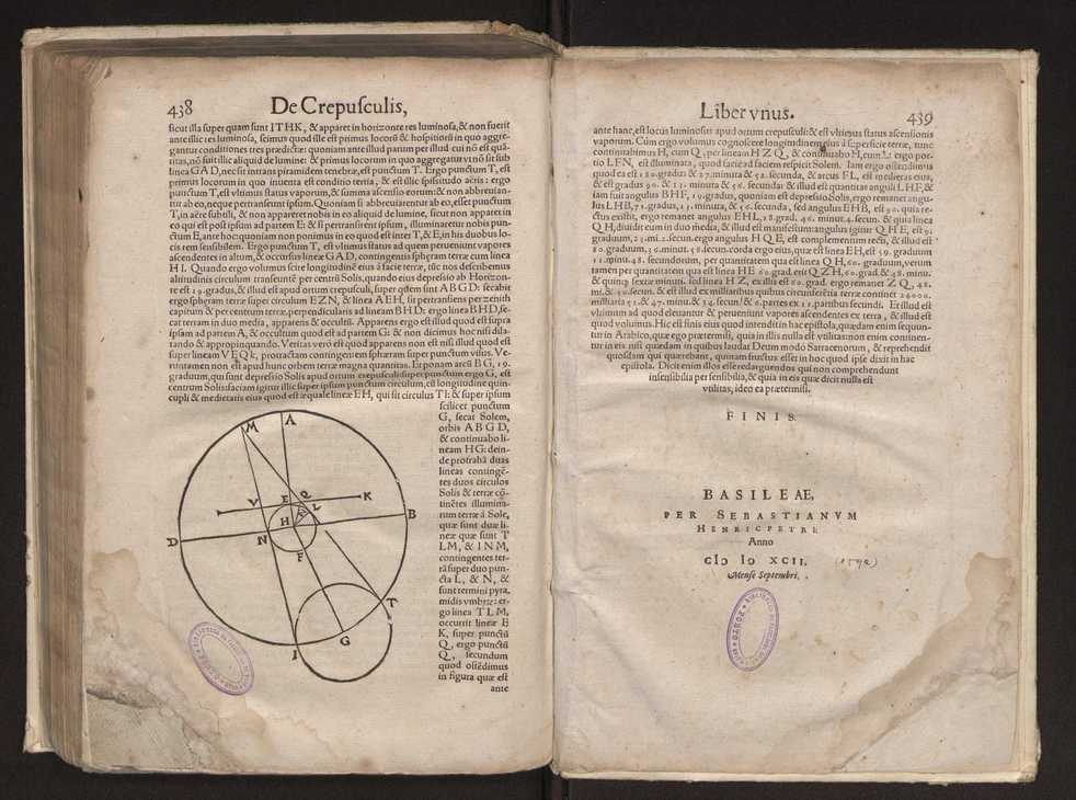 Petri Nonii Salaciensis opera: quae complectuntur primum, duos libros, in quorum priore tractantur pulcherrima problemata: in altero traduntur ex mathematicis disciplinis regul & instrumenta artis navigandi, quibus varia rerum astronomicarum book.html fico.html listagens wwwbook1~ circa coelestium corporum motus explorare possumus. Deinde, annotationes in Aristotelis problema mechanicum de motu navigii ex remis: item in Georgii Pvrbachii planetarum theoricas annotationes, quibus multa hactenus perperam intellecta, ab allisq[ue] praeterita exponuntur. Eiusdem, de erratis Orontii Finoei liber unus. Postremo, de crepusculis lib. I. cum libello allacen de causis crepusculorum. Quae quemadmodum mole exigua videntur, ita virtute ingentia, lector candide, intelliges 227