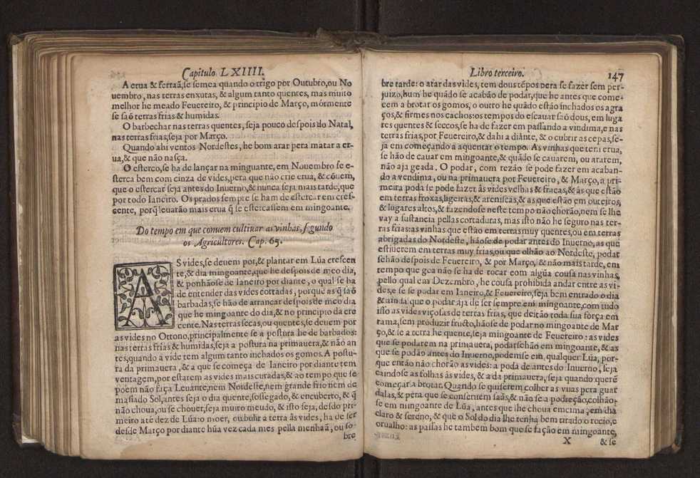 Chronographia reportorio dos tempos, no qual se contem VI. partes, s. dos tempos, esphera, cosmographia, & arte da navegao, astrologia rustica, & dos tempos, & pronosticao dos eclipses, cometas, & samenteiras. O calendario romano, c os eclypses ate 630. E no fim o uso, & fabrica da balhestilha, & quadrante gyometrico, com hum tratado dos relogios 163