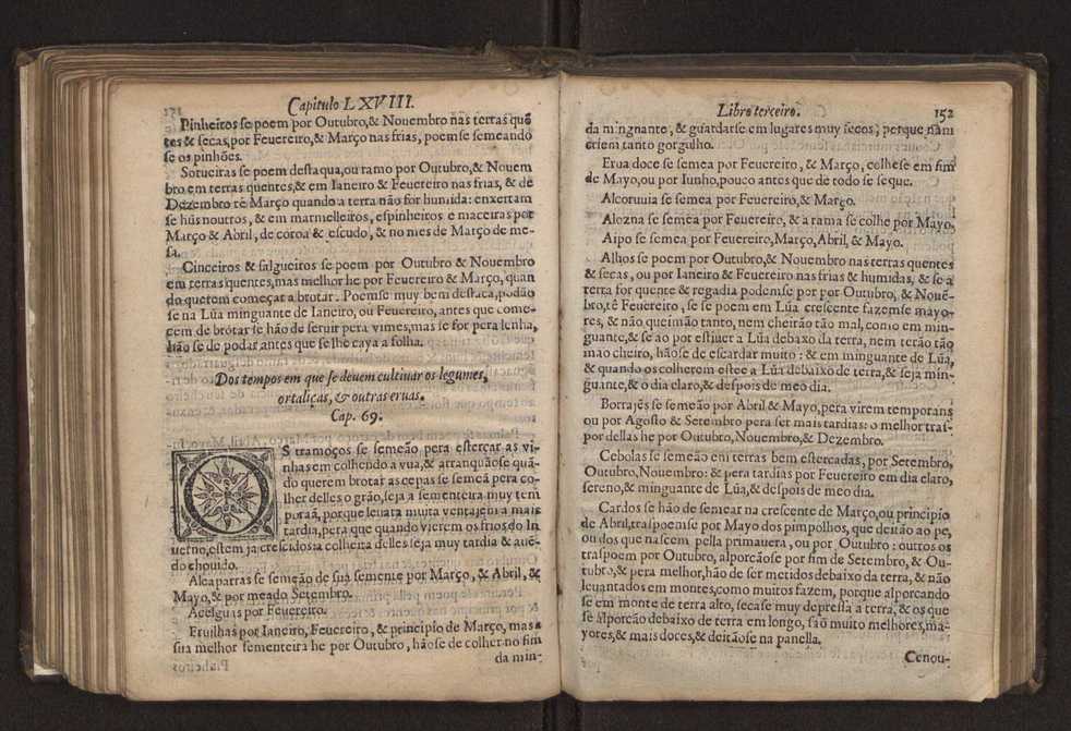 Chronographia reportorio dos tempos, no qual se contem VI. partes, s. dos tempos, esphera, cosmographia, & arte da navegao, astrologia rustica, & dos tempos, & pronosticao dos eclipses, cometas, & samenteiras. O calendario romano, c os eclypses ate 630. E no fim o uso, & fabrica da balhestilha, & quadrante gyometrico, com hum tratado dos relogios 168