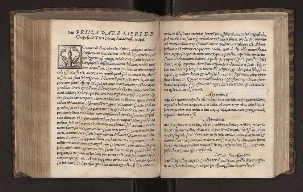 Petri Nonii Salacie[n]sis, De Crepusculis liber unus, nu[n]c rece[n]s & natus et editus. Item Allacen Arabis vetustissimi, de causis crepusculorum liber unus, a Gerardo Cremonensi iam olim latinitate donatus, nunc vero omniu[m] primum in lucem editus 4