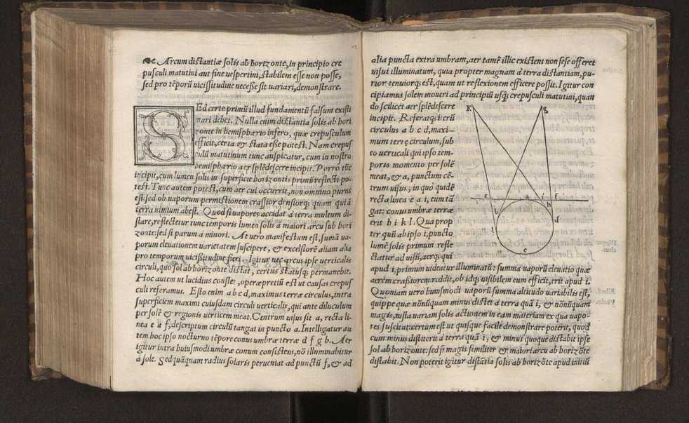 Petri Nonii Salacie[n]sis, De Crepusculis liber unus, nu[n]c rece[n]s & natus et editus. Item Allacen Arabis vetustissimi, de causis crepusculorum liber unus, a Gerardo Cremonensi iam olim latinitate donatus, nunc vero omniu[m] primum in lucem editus 15