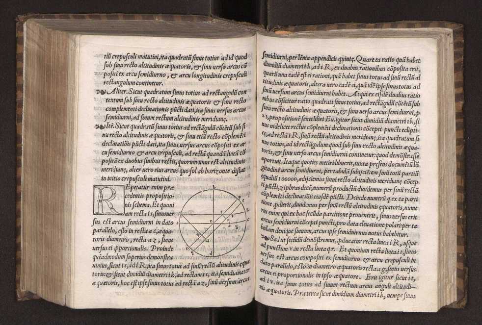 Petri Nonii Salacie[n]sis, De Crepusculis liber unus, nu[n]c rece[n]s & natus et editus. Item Allacen Arabis vetustissimi, de causis crepusculorum liber unus, a Gerardo Cremonensi iam olim latinitate donatus, nunc vero omniu[m] primum in lucem editus 32