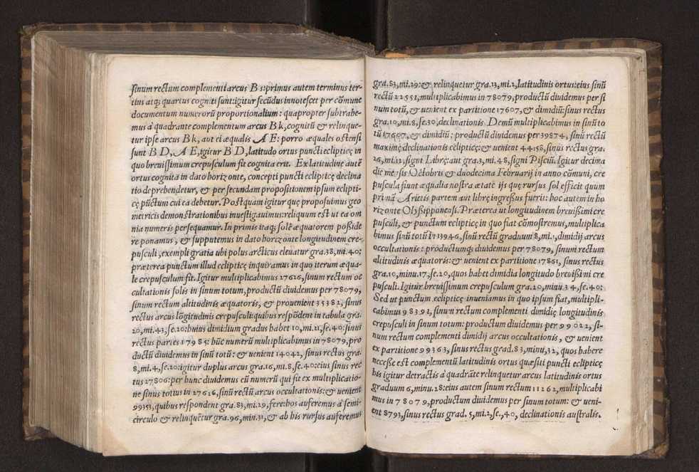 Petri Nonii Salacie[n]sis, De Crepusculis liber unus, nu[n]c rece[n]s & natus et editus. Item Allacen Arabis vetustissimi, de causis crepusculorum liber unus, a Gerardo Cremonensi iam olim latinitate donatus, nunc vero omniu[m] primum in lucem editus 52