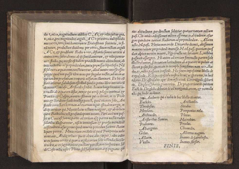 Petri Nonii Salacie[n]sis, De Crepusculis liber unus, nu[n]c rece[n]s & natus et editus. Item Allacen Arabis vetustissimi, de causis crepusculorum liber unus, a Gerardo Cremonensi iam olim latinitate donatus, nunc vero omniu[m] primum in lucem editus 64